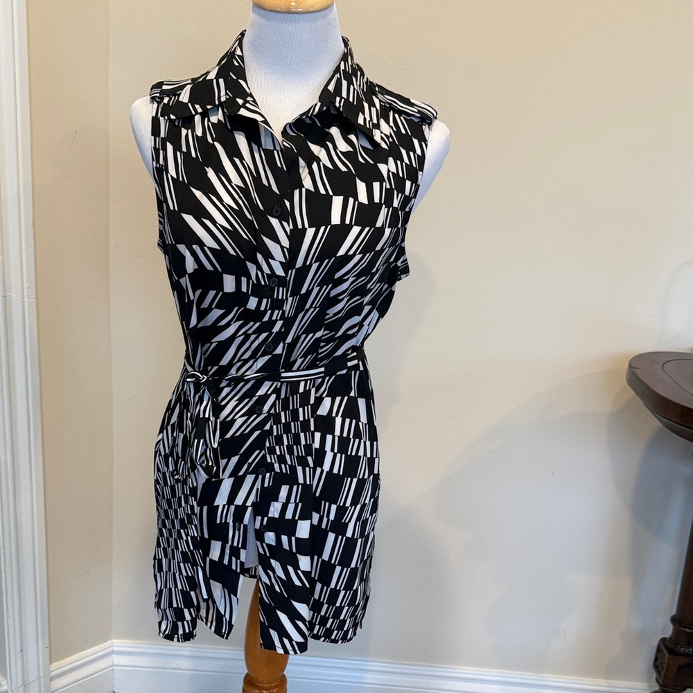 Ellen Tracy Black and White Geometric Tunic